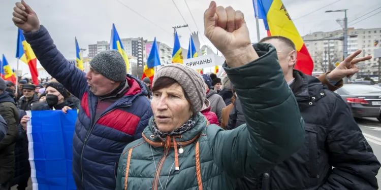 Сблъсъци между протестиращи и полицията в молдовската столица Кишинев на