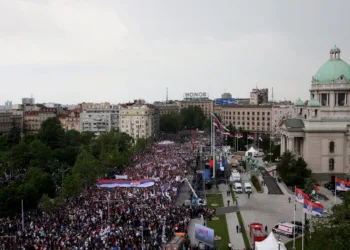 Хиляди отново протестираха в Белград