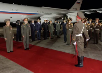 epa10768440 Russian Defence Minister Sergei Shoigu (2-L) attends a ceremony of the official meeting of the Russian delegation with the participation of the guard of honor of the Korean People's Army, at the Sunan International Airport in Pyongyang, North Korea, 25 July 2023.  EPA/RUSSIAN DEFENCE MINISTRY PRESS SERVICE  / HANDOUT MANDATORY CREDIT HANDOUT EDITORIAL USE ONLY/NO SALES