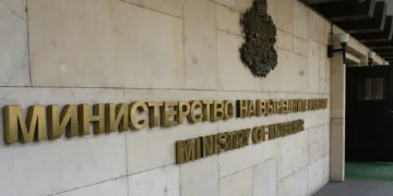 МВР: Патрулки са били паркирани до "Осемте джуджета", няма доказателства да са охранявали