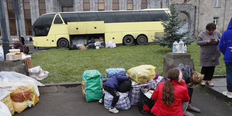 В Армения са пристигнали над 100 000 бежанци от Нагорни