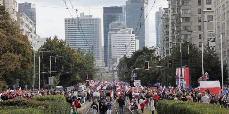 Две седмици преди изборите в страната днес в полската столица