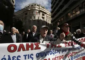 Пенсионерите в Гърция излязоха на протест