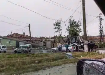 Торнадо в село Лъвино, покривите