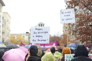 "Денков, слез!": Напрежение между полиция и протестиращи пред Министерски съвет 