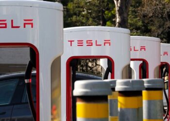 Tesla ще изтегли 1,6 милиона автомобила от Китай