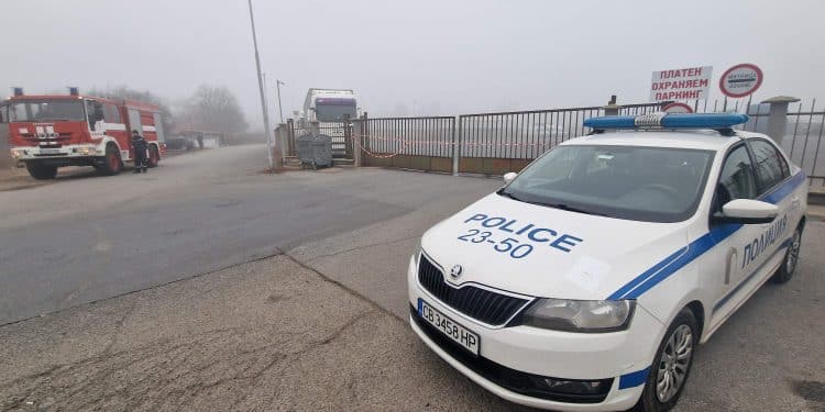 ИЗВЪНРЕДНО: Взрив в митницата в Казанлък!
Взрив в митницата в Казанлък!