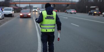 Променят правилата!: В целия ЕС ще глобяват за опасно изпреварване и пресичане на прекъсната линия. За какво още?