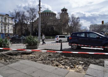 Натрошените тротоари в София и далавера за 1 милиард!