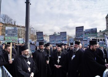 Протест и контрапротест пред Синода