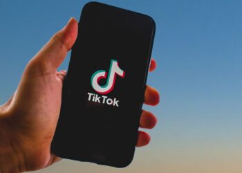 САЩ в потрес!: Бивш министър на Тръмп ще купи TikTok 