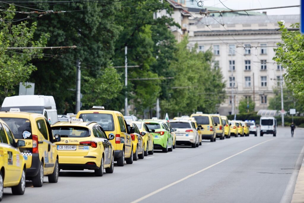 Таксиметровите шофьори започват