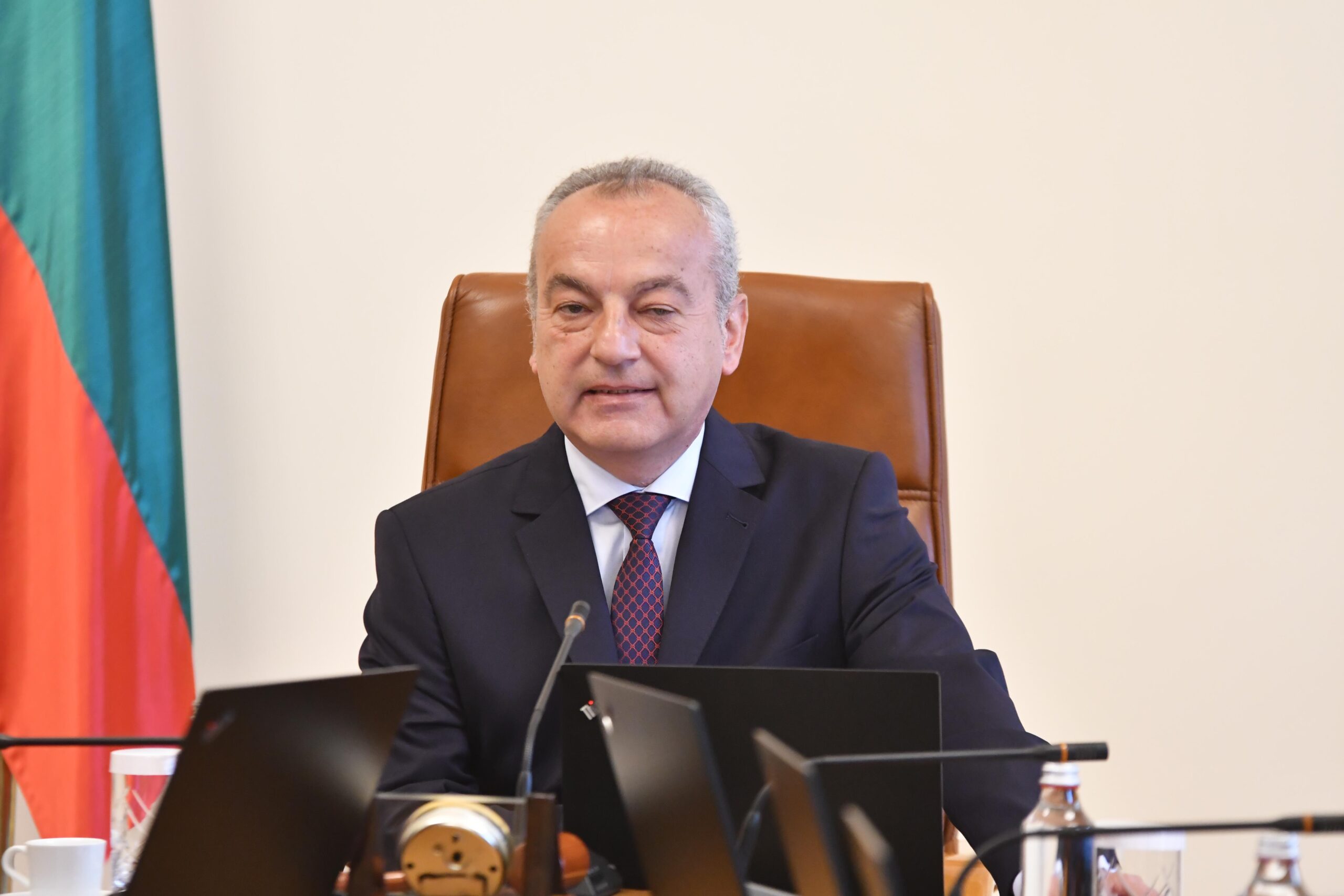 Бомба Гълъб Донев се завръща като премиер махат Димитър Главчев