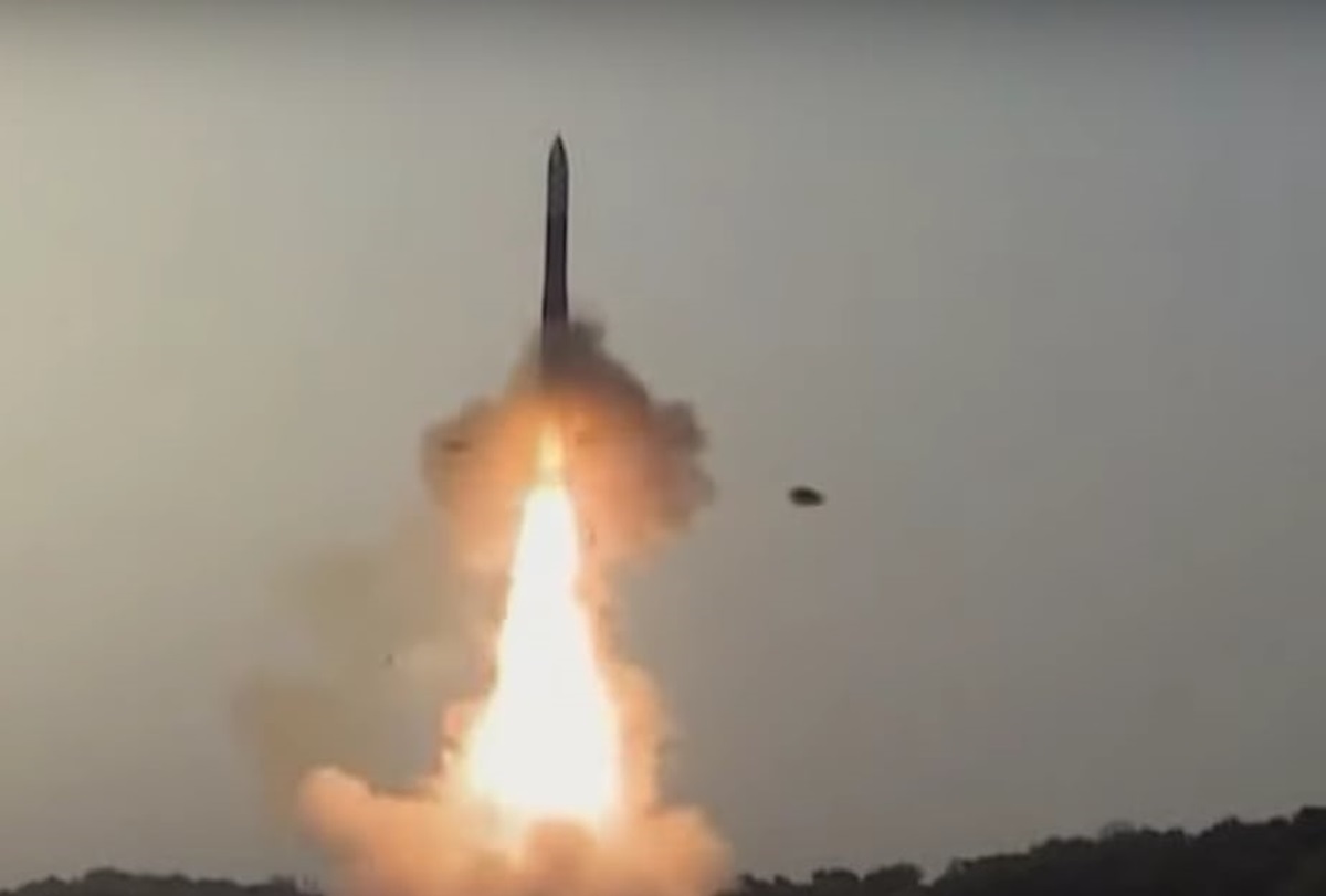 Севернокорейски ракетен тест MIRV повишава залозите за ядрена война. Неотдавнашното