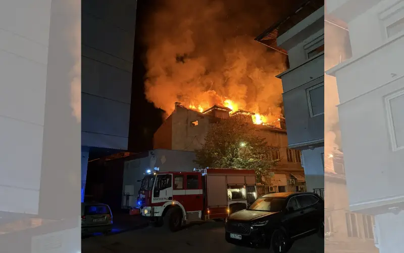 Адски пожар в Благоевград Мъж спаси съседите си от задушаване