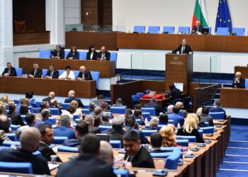 51-вият парламент стартира така както приключи 50-то НС