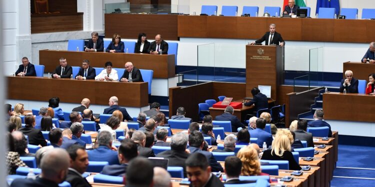 51-вият парламент стартира така както приключи 50-то НС