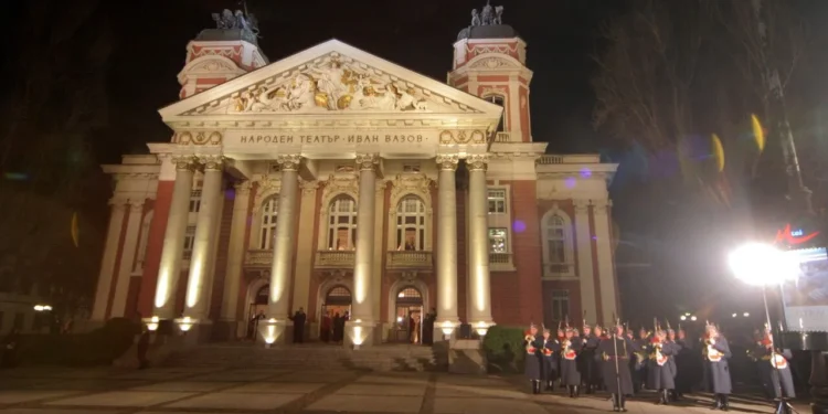 Парите свършиха! Обявиха край на протестите пред Народния театър