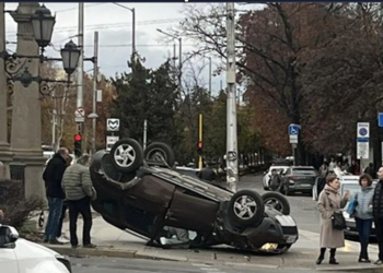 ИЗВЪНРЕДНО!: Жестока катастрофа на Орлов мост, кола се обърна по таван (СНИМКИ)