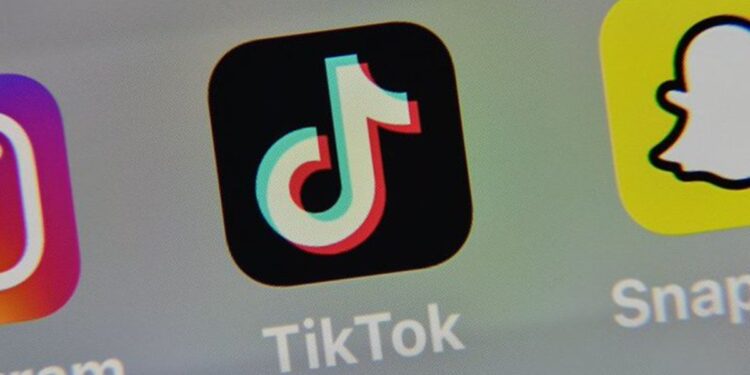 Страшен ужас!: Сатанинско предизвикателство в Tik Tok прати над 20 деца в болница само за ден