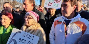 Ловеч, Троян и Габрово на протест: "Това е геноцид" (СНИМКИ)