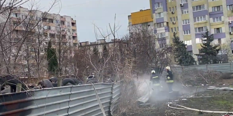 ИЗВЪНРЕДНО!: Голям пожар в Бургас, силно обгазяване в района (ВИДЕО)