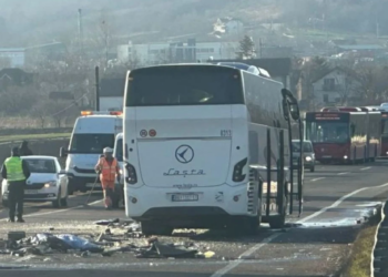 ИЗВЪНРЕДНО от Сърбия!: Ад край Белград - жесток удар между два автобуса, двама загинали и 56 ранени (СНИМКИ)