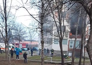 УЖАС: Духалка подпали блок в Кюстендил! Вой на сирени и шок сред живеещите наоколо и минувачите предизвика инцидента.