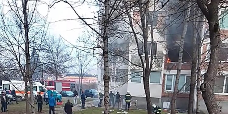 УЖАС: Духалка подпали блок в Кюстендил! Вой на сирени и шок сред живеещите наоколо и минувачите предизвика инцидента.