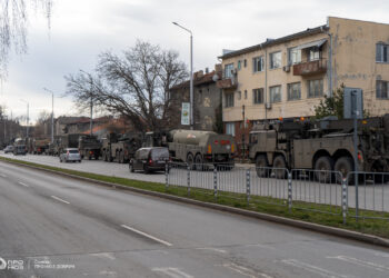 Военна техника из улиците на Добрич! Хората в Добруджа се стреснаха много (СНИМКИ)