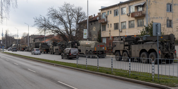 Военна техника из улиците на Добрич! Хората в Добруджа се стреснаха много (СНИМКИ)