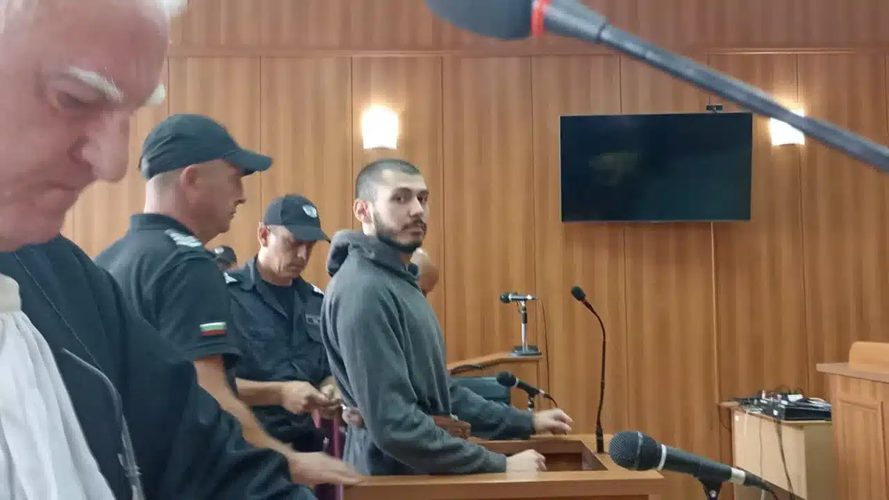 СЪДЪТ КАТЕГОРИЧЕН: 21-годишния Ивелин Цветанов, обвинен за убийството в Първомай остава в ареста