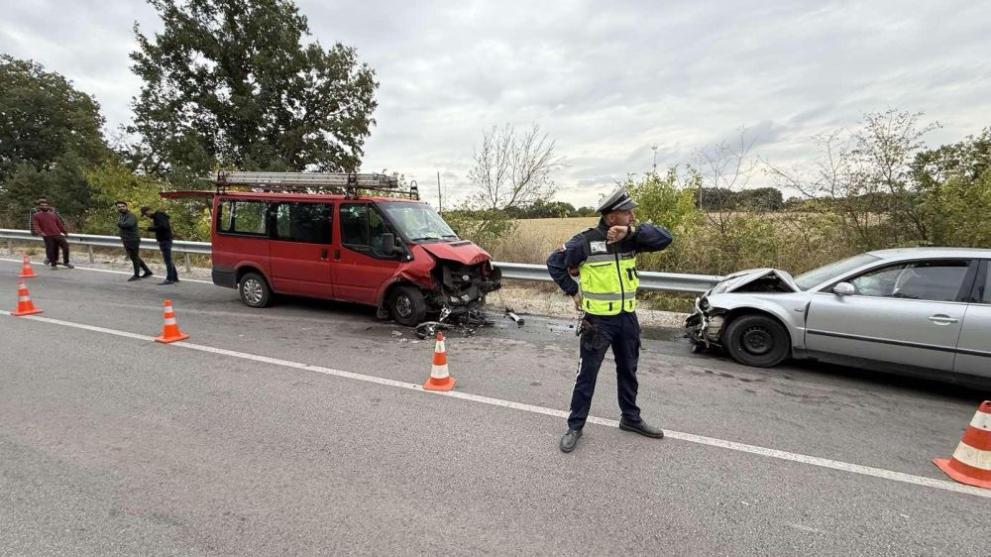 ЖЕСТОК ЧЕЛЕН СБЛЪСЪК КРАЙ УЗУНДЖОВО – двама в болница