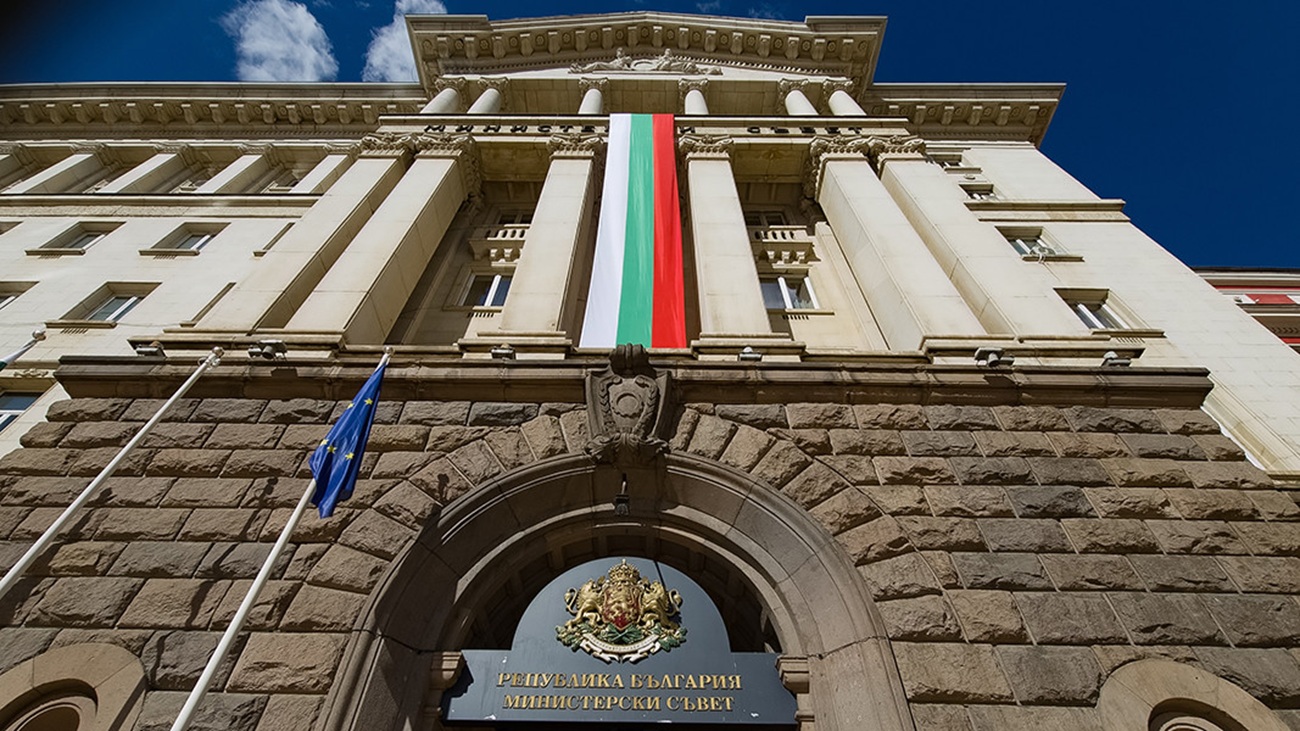 Правителството в оставка обсъжда увеличение на заплатите с 5%