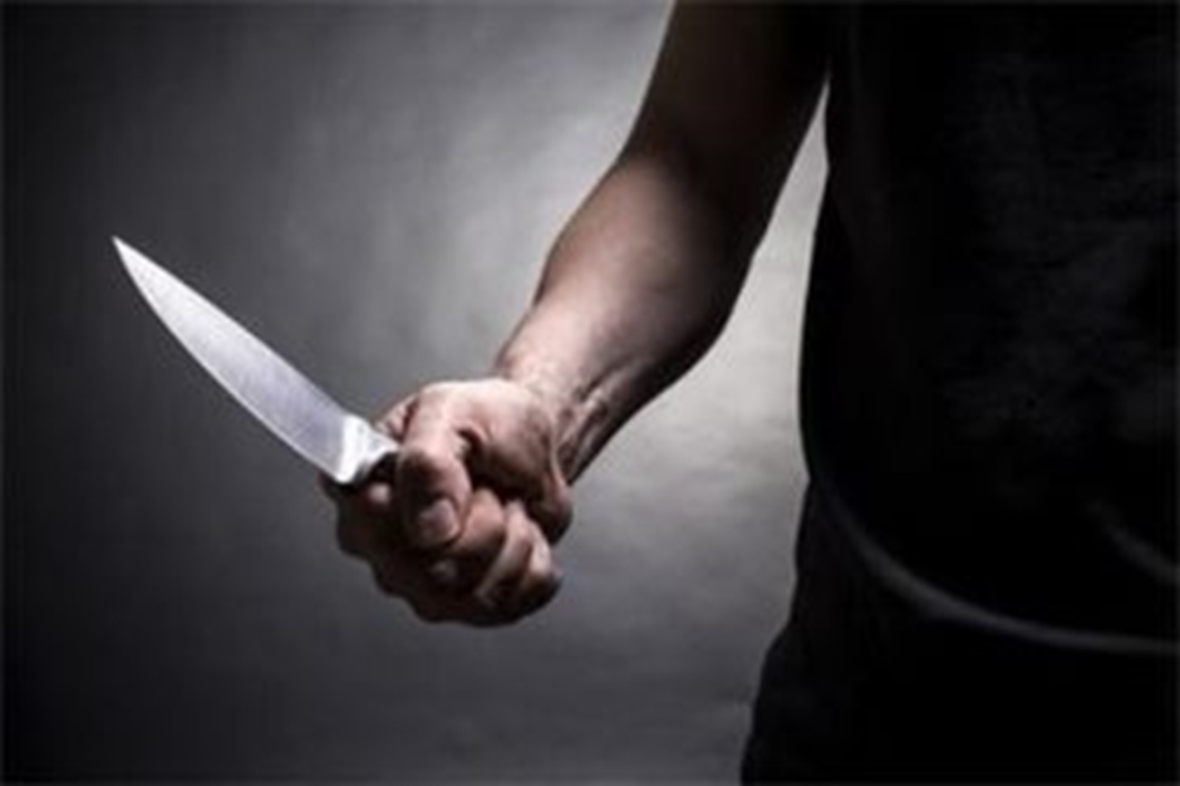 КЪРВАВА АТАКА! Мъж е наръган с нож пред Народния театър в София