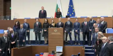 НА ЖИВО - Андрей Гюров и служебният кабинет положиха клетва: Поемаме отговорност да проведем честни избори