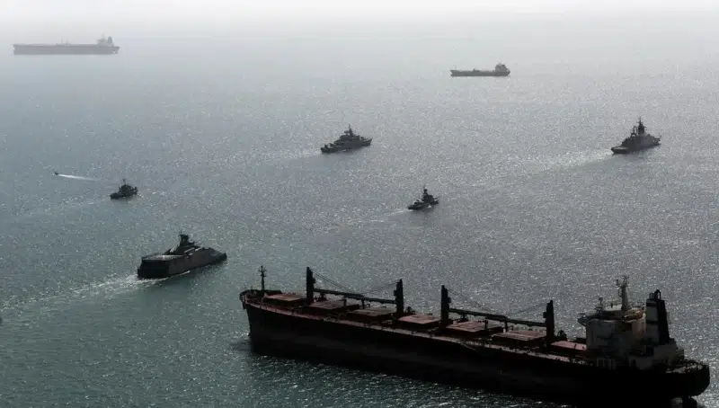 НАПРЕЖЕНИЕ! Американски военни кораби преминаха Ормузкия пролив