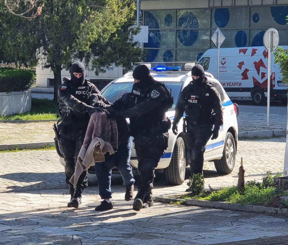 УДАРИТЕ ПО ИЗБОРНИТЕ СХЕМИ ПРОДЪЛЖАВАТ: Мащабна акция в Хасковско (СНИМКИ/ВИДЕО)