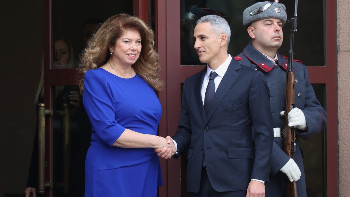 СВЕТЛИНАТА И НАДЕЖДАТА НА ВЪЗКРЕСЕНИЕТО: Президент и премиер с поздрав към католици и арменци