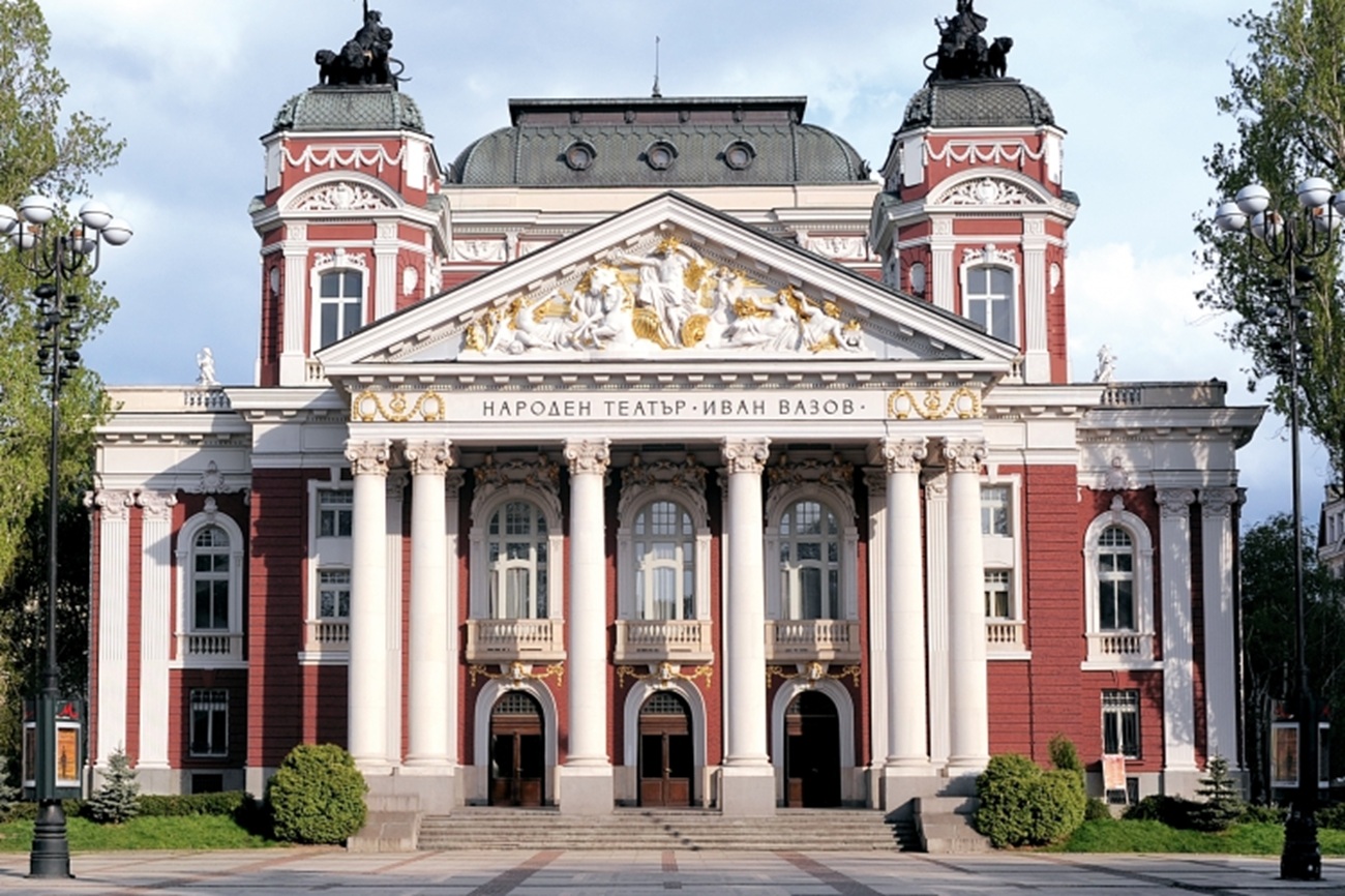 Празнична инициатива! По-евтини спектакли в Народния театър "Иван Вазов"