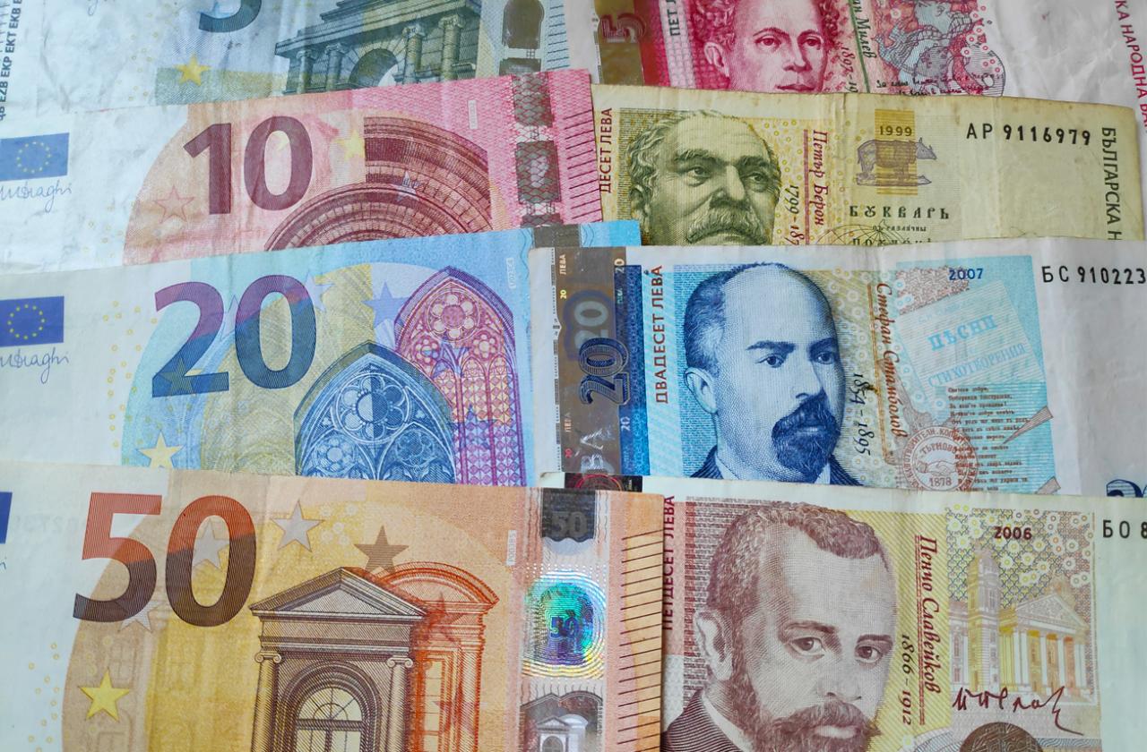 Таксите влизат в сила! Последен ден безплатна обмяна на левове