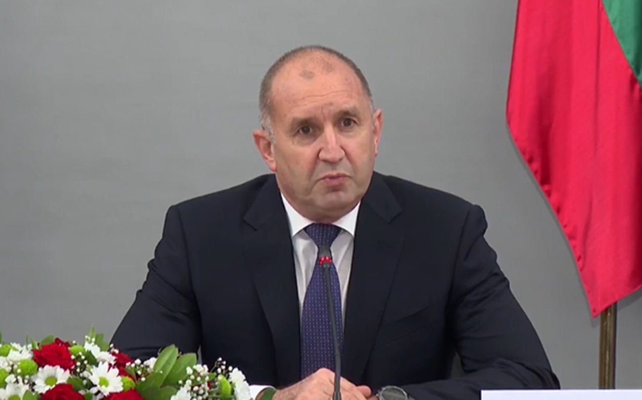 Край на бумащината? Румен Радев обяви война на бюрокрацията: Държавата спира да пречи на бизнеса (ВИДЕО)
