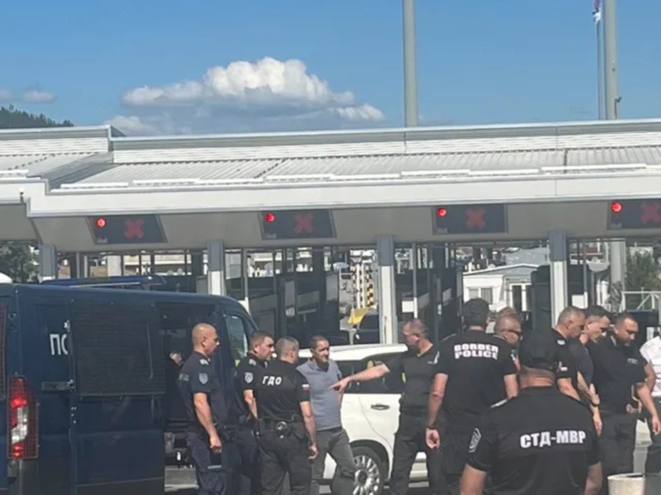 Сърбия го предаде! Стоян Мавродиев "кацна" на „Калотина“ с белезници