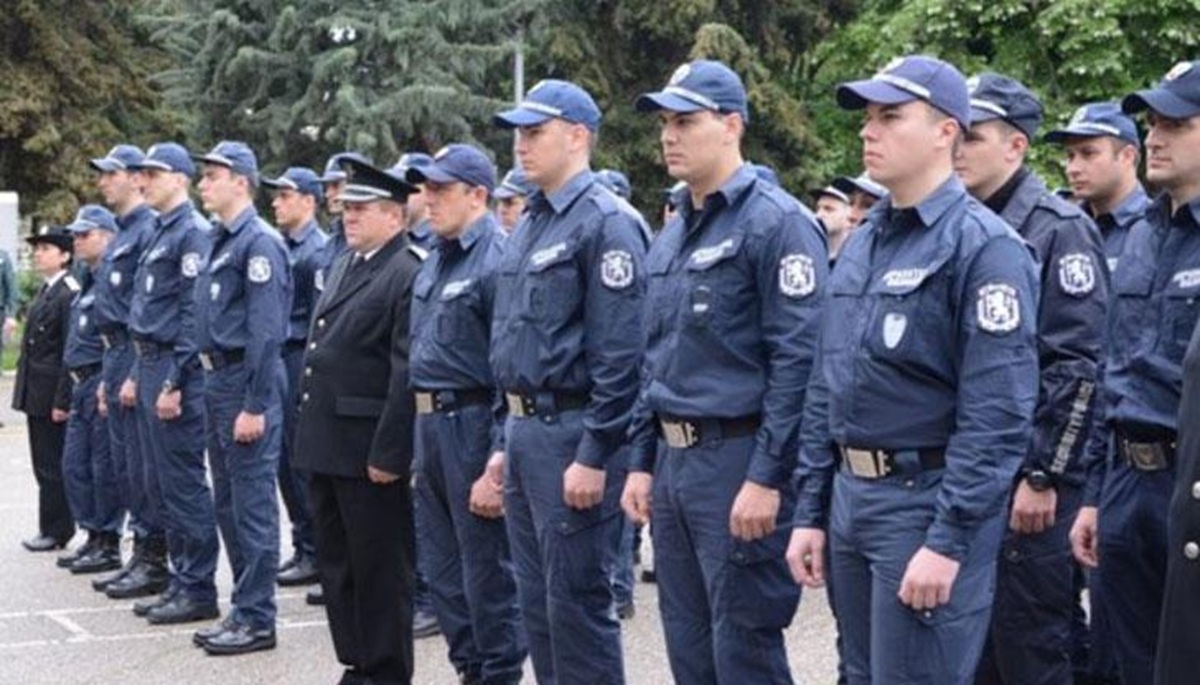 Парите остават!: Депутатите спасиха бонусите в МВР