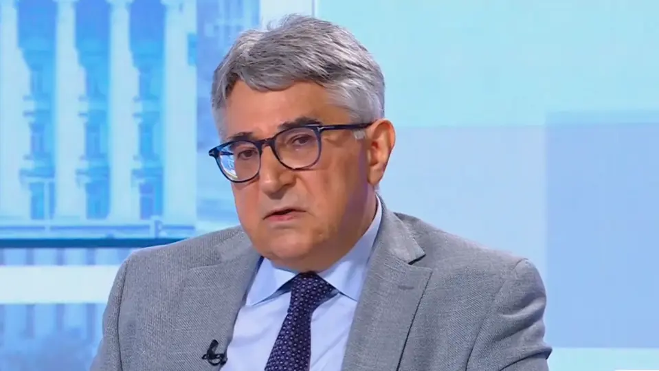 Европа трябва спешно да възстанови отбраната си: Проф. Румен Кънчев за разполагането на американски самолети на авиобаза „Безмер“