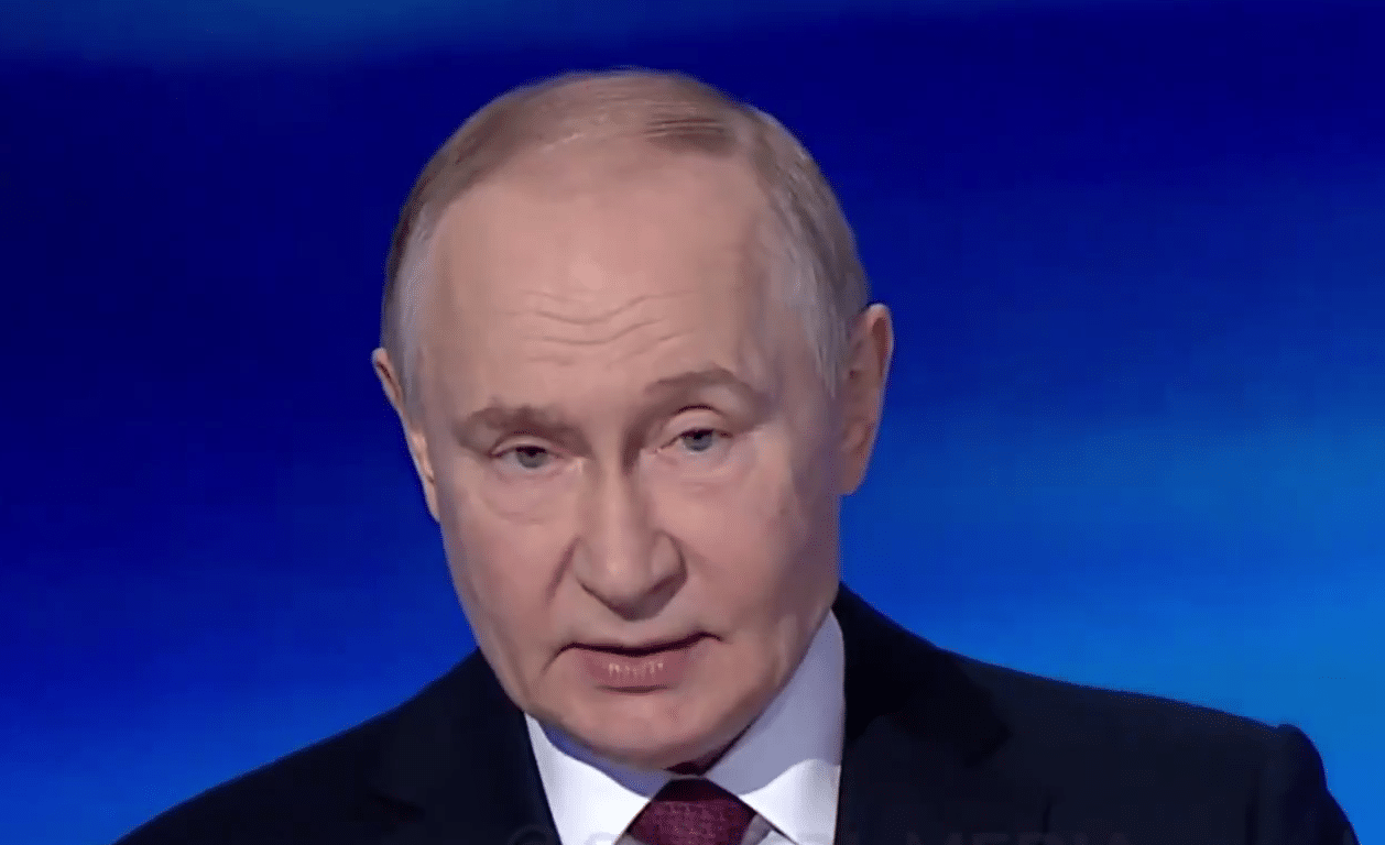 Под ключ от КГБ: Путин връща изходните визи за руснаците?