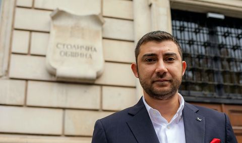 367 млн. евро дълг и „Онче бонче, дай милион, да направиме купон“ – Контрера атакува управлението на София