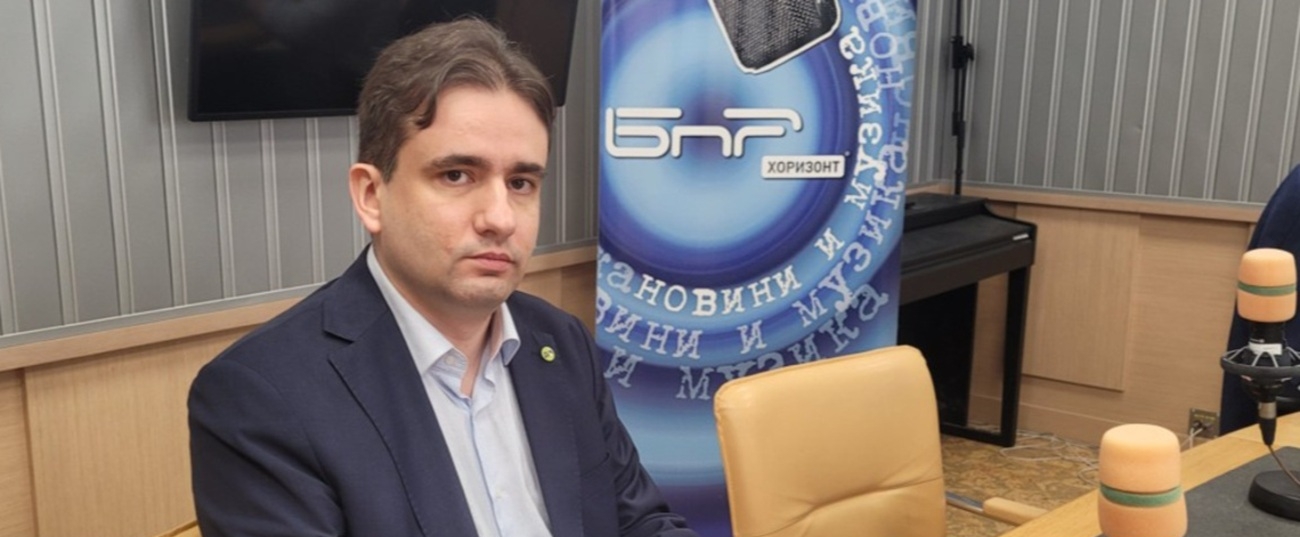 „Не да сочим с пръст!“ Божидар Божанов скочи срещу реакцията на премиера: Радев подходи безотговорно, Йотова мълчи