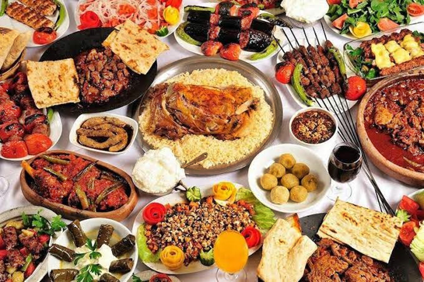 Салата с тахан и сладолед от царевица: Вкусовете на Анталия, които трябва да опитате