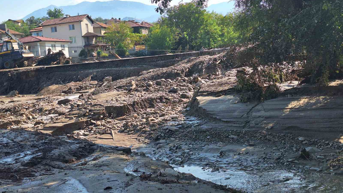 Милиони за защита, а Струмяни отново под вода: Какво крие река Шашка?